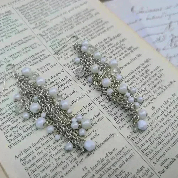 Vintage silver drop earrings with white beads - Picture 6 of 11